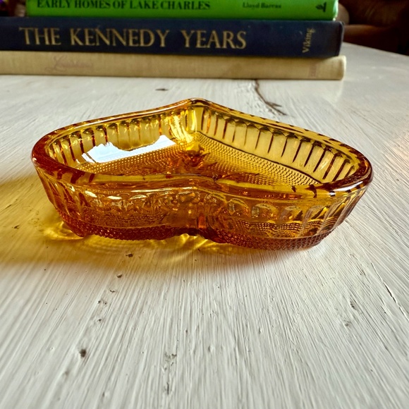 Vintage Tiara Indiana Glass Heart-Shaped Trinket Dish – Amber Daisy Pattern - Picture 7 of 15